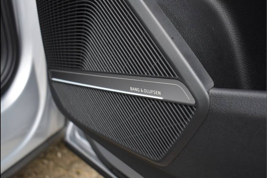 Audi Q5 55 TFSI e S-Line 367 Pk Luchtvering Trekhaak Matrix ACC Sfeerverlichting 20 Inch