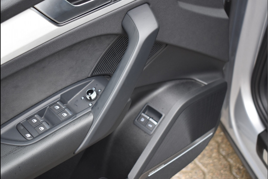 Audi Q5 55 TFSI e S-Line 367 Pk Luchtvering Trekhaak Matrix ACC Sfeerverlichting 20 Inch