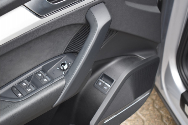 Audi Q5 55 TFSI e S-Line 367 Pk Luchtvering Trekhaak Matrix ACC Sfeerverlichting 20 Inch