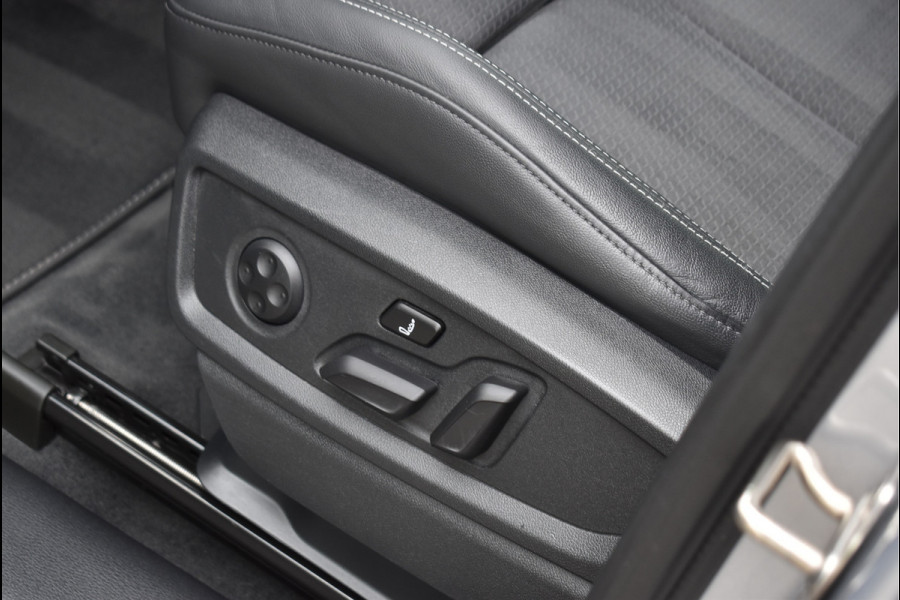 Audi Q5 55 TFSI e S-Line 367 Pk Luchtvering Trekhaak Matrix ACC Sfeerverlichting 20 Inch