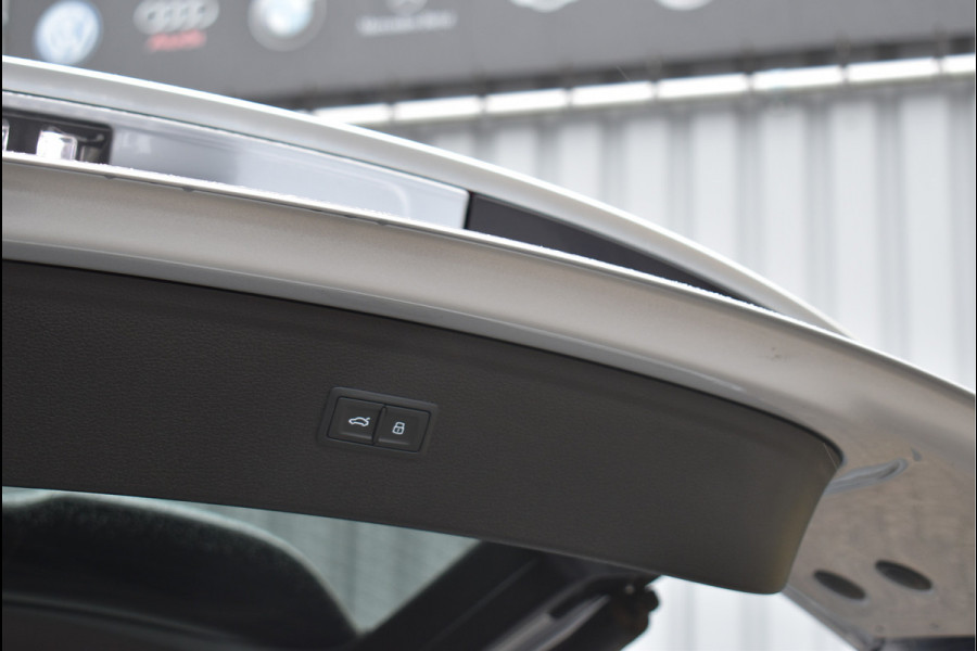 Audi Q5 55 TFSI e S-Line 367 Pk Luchtvering Trekhaak Matrix ACC Sfeerverlichting 20 Inch