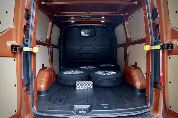 Ford Transit Custom 320 2.0 TDCI AUT 170PK Limited | L+R Schuifdeur | Camera | Xenon | CarPlay | Standkachel | Trekhaak | Stoelverwarming | Airco | Dealer onderhouden | Raptor Edition | Nieuwe APK | Onderhoudsbeurt