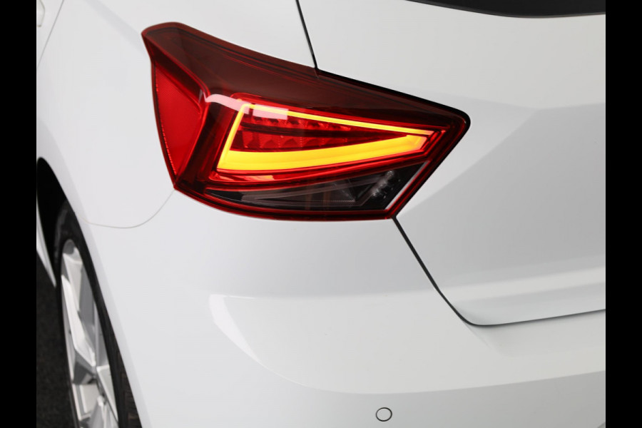 Seat Ibiza 1.0 TSI FR Business Intense 95pk | Navigatie | Climatronic | Parkeercamera | 17 inch lichtmetalen velgen | Apple carplay-Android auto