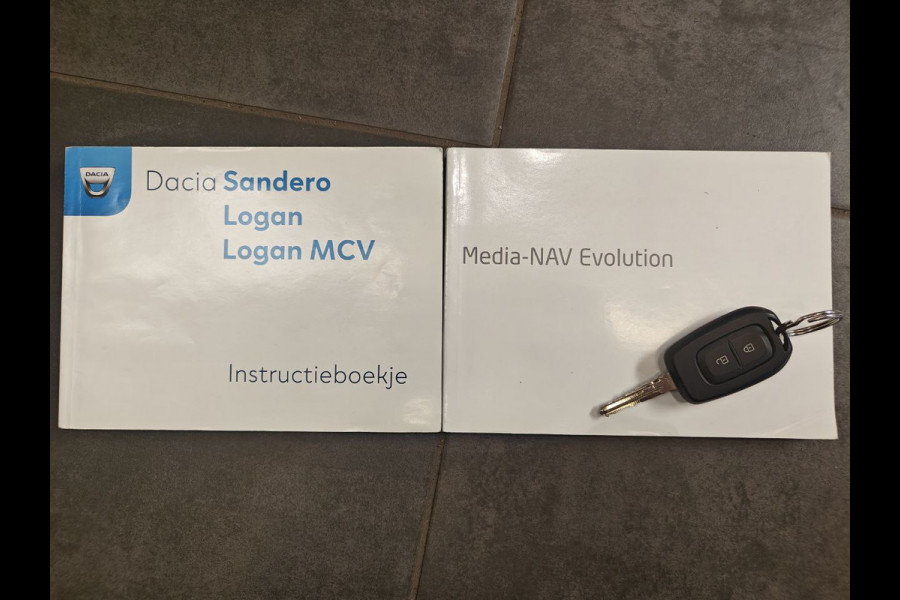 Dacia Logan MCV 0.9 TCe Laureate NAVIGATIE | TREKHAAK LAGE LM STAND | RIJKLAAR