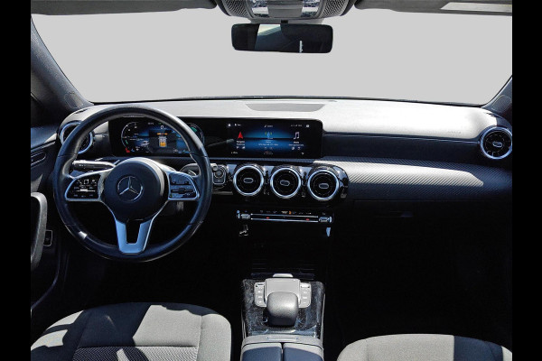 Mercedes-Benz CLA-Klasse 180 Business Solution | automaat | widescreen | blind-spot | LED | stoelverwarming | dealer onderhouden