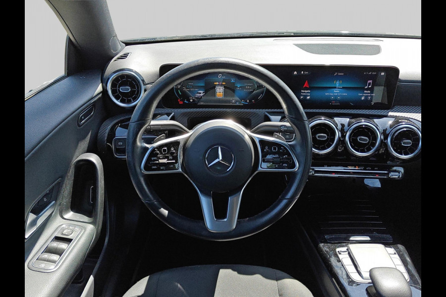 Mercedes-Benz CLA-Klasse 180 Business Solution | automaat | widescreen | blind-spot | LED | stoelverwarming | dealer onderhouden