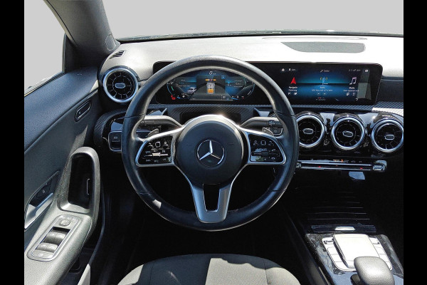 Mercedes-Benz CLA-Klasse 180 Business Solution | automaat | widescreen | blind-spot | LED | stoelverwarming | dealer onderhouden