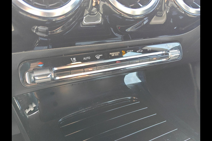 Mercedes-Benz CLA-Klasse 180 Business Solution | automaat | widescreen | blind-spot | LED | stoelverwarming | dealer onderhouden