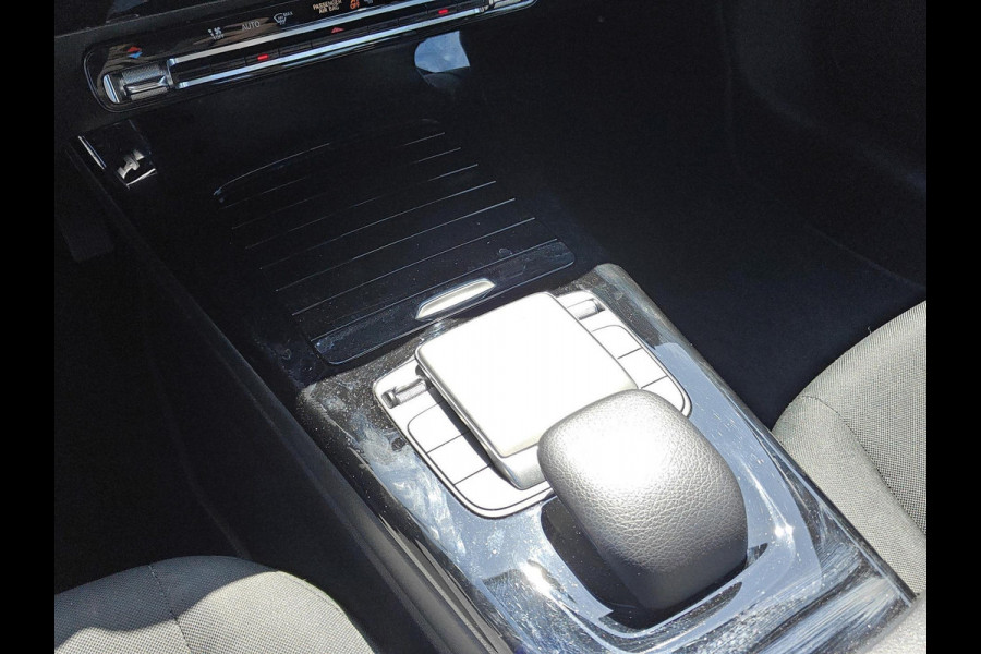 Mercedes-Benz CLA-Klasse 180 Business Solution | automaat | widescreen | blind-spot | LED | stoelverwarming | dealer onderhouden