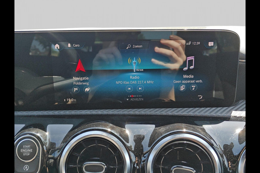 Mercedes-Benz CLA-Klasse 180 Business Solution | automaat | widescreen | blind-spot | LED | stoelverwarming | dealer onderhouden