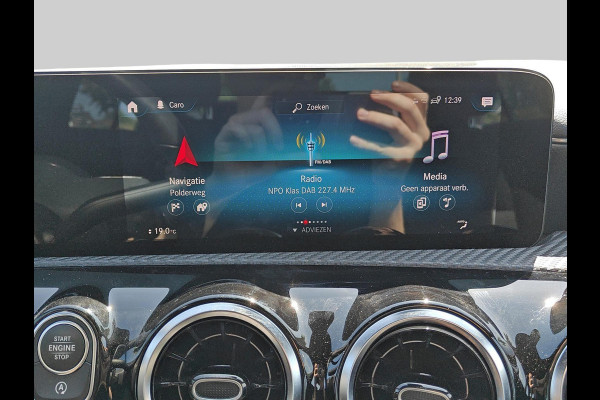 Mercedes-Benz CLA-Klasse 180 Business Solution | automaat | widescreen | blind-spot | LED | stoelverwarming | dealer onderhouden