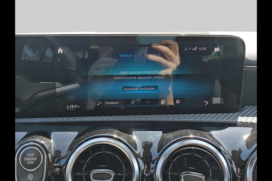 Mercedes-Benz CLA-Klasse 180 Business Solution | automaat | widescreen | blind-spot | LED | stoelverwarming | dealer onderhouden