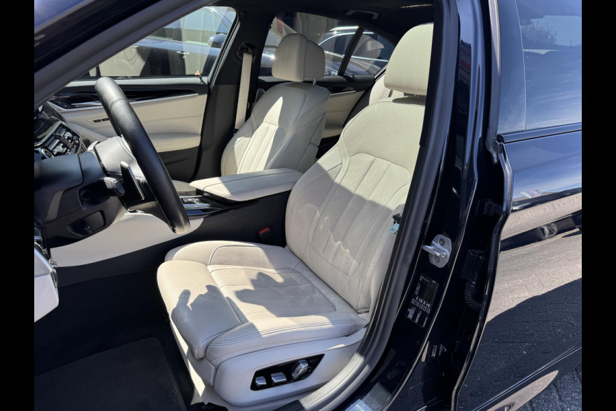 BMW 5 Serie M550i xDrive High Executive | Panoramadak | Head-Up Display | Harmon Kardon | Camera | Stoel Ventilatie/Verwarming |
