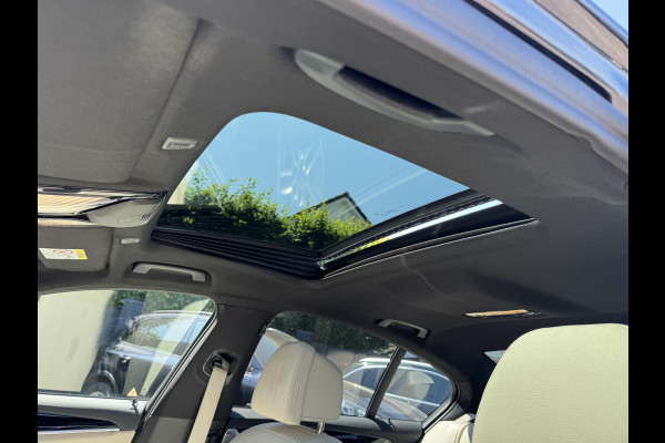 BMW 5 Serie M550i xDrive High Executive | Panoramadak | Head-Up Display | Harmon Kardon | Camera | Stoel Ventilatie/Verwarming |