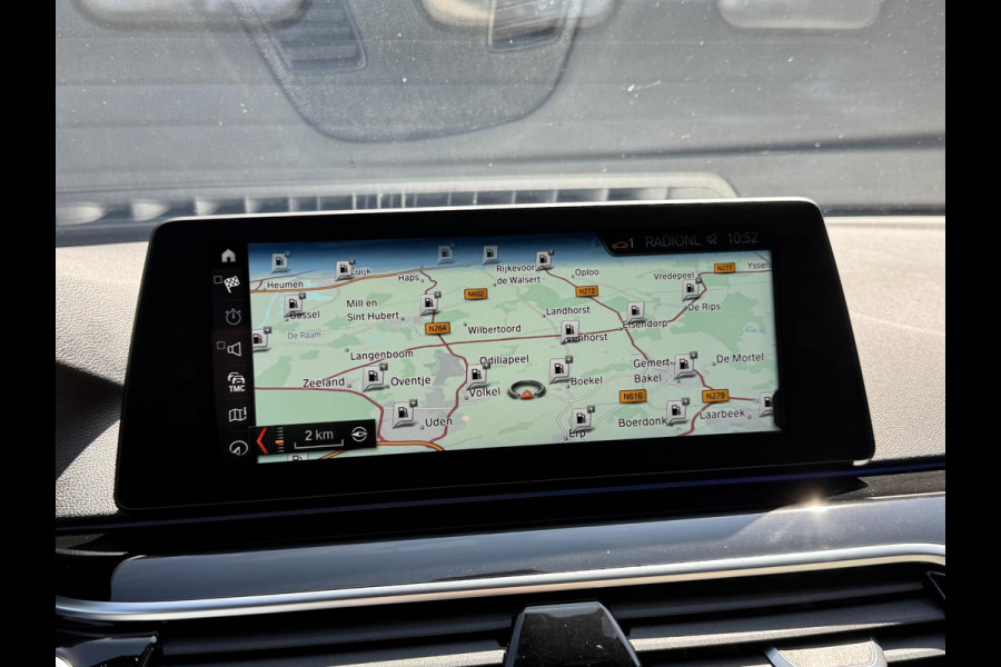 BMW 5 Serie M550i xDrive High Executive | Panoramadak | Head-Up Display | Harmon Kardon | Camera | Stoel Ventilatie/Verwarming |