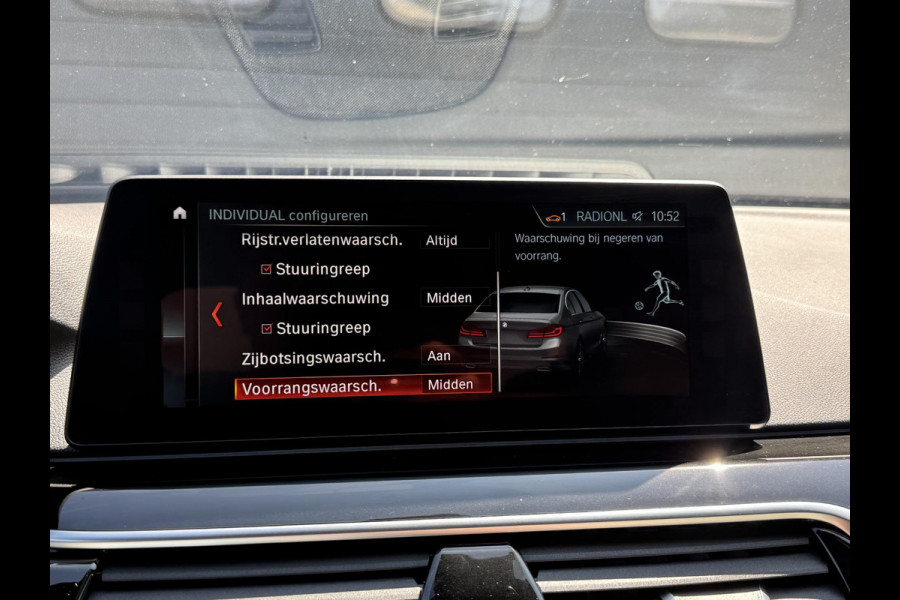 BMW 5 Serie M550i xDrive High Executive | Panoramadak | Head-Up Display | Harmon Kardon | Camera | Stoel Ventilatie/Verwarming |