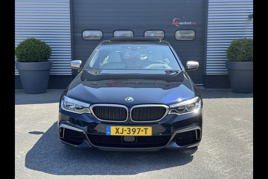 BMW 5 Serie M550i xDrive High Executive | Panoramadak | Head-Up Display | Harmon Kardon | Camera | Stoel Ventilatie/Verwarming |