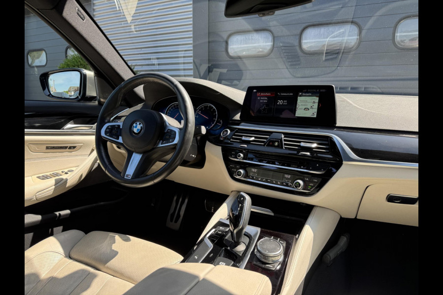 BMW 5 Serie M550i xDrive High Executive | Panoramadak | Head-Up Display | Harmon Kardon | Camera | Stoel Ventilatie/Verwarming |