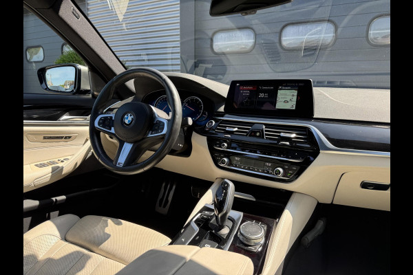 BMW 5 Serie M550i xDrive High Executive | Panoramadak | Head-Up Display | Harmon Kardon | Camera | Stoel Ventilatie/Verwarming |