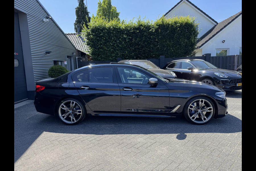 BMW 5 Serie M550i xDrive High Executive | Panoramadak | Head-Up Display | Harmon Kardon | Camera | Stoel Ventilatie/Verwarming |
