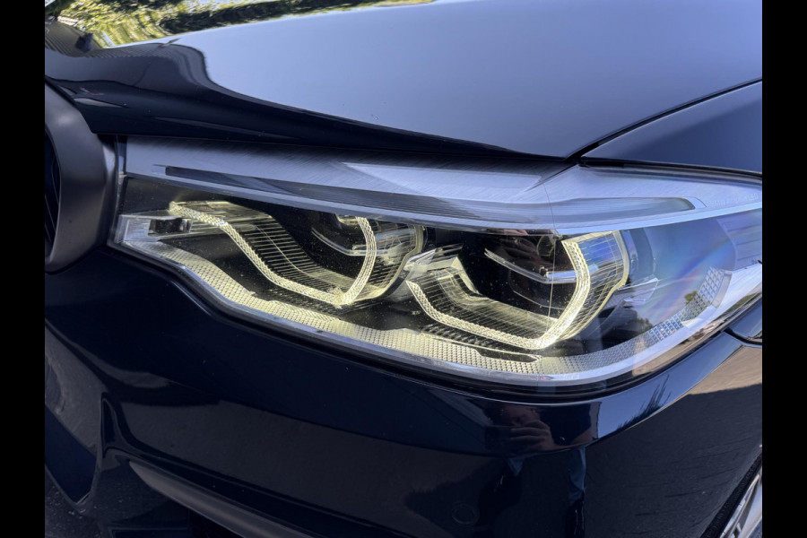 BMW 5 Serie M550i xDrive High Executive | Panoramadak | Head-Up Display | Harmon Kardon | Camera | Stoel Ventilatie/Verwarming |