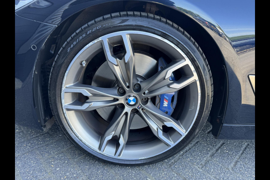 BMW 5 Serie M550i xDrive High Executive | Panoramadak | Head-Up Display | Harmon Kardon | Camera | Stoel Ventilatie/Verwarming |