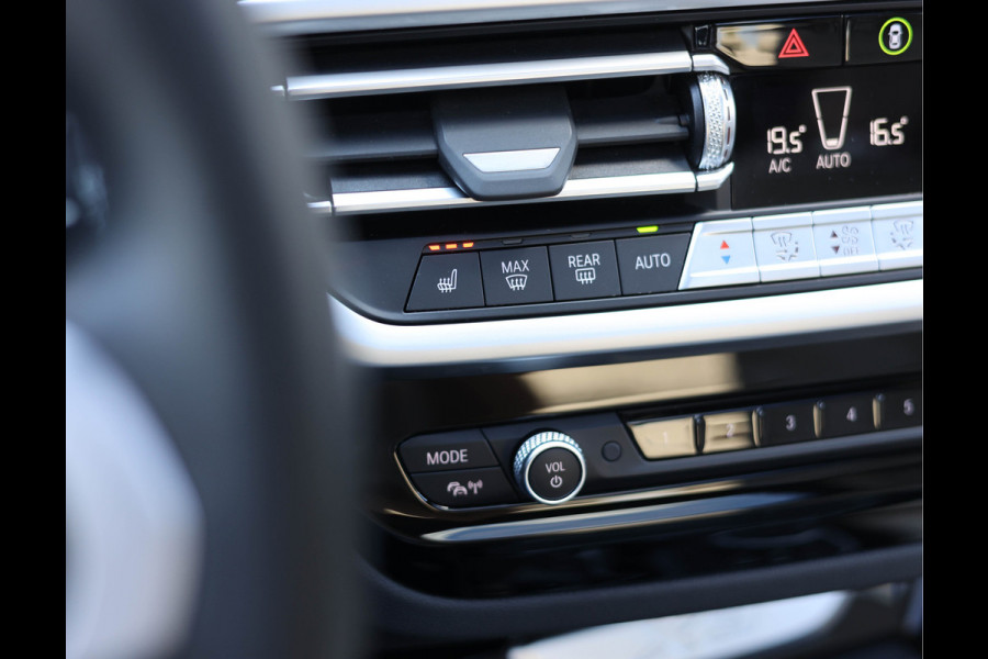 BMW X3 30i xDrive | 1e eig. - Dealer odh. - Pano - Trekhaak