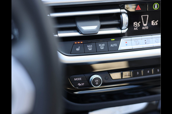 BMW X3 30i xDrive | 1e eig. - Dealer odh. - Pano - Trekhaak