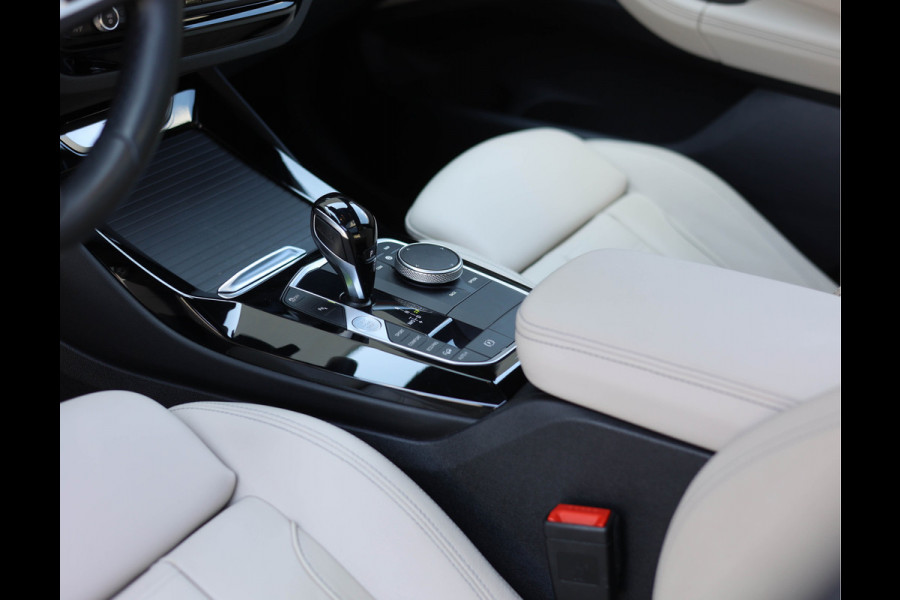 BMW X3 30i xDrive | 1e eig. - Dealer odh. - Pano - Trekhaak