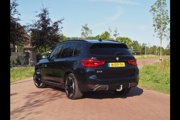 BMW iX3 High Executive 80 kWh | Panoramadak | Apple Carplay | 360 Camera | Harman Kardon | Trekhaak | Cruise Control |