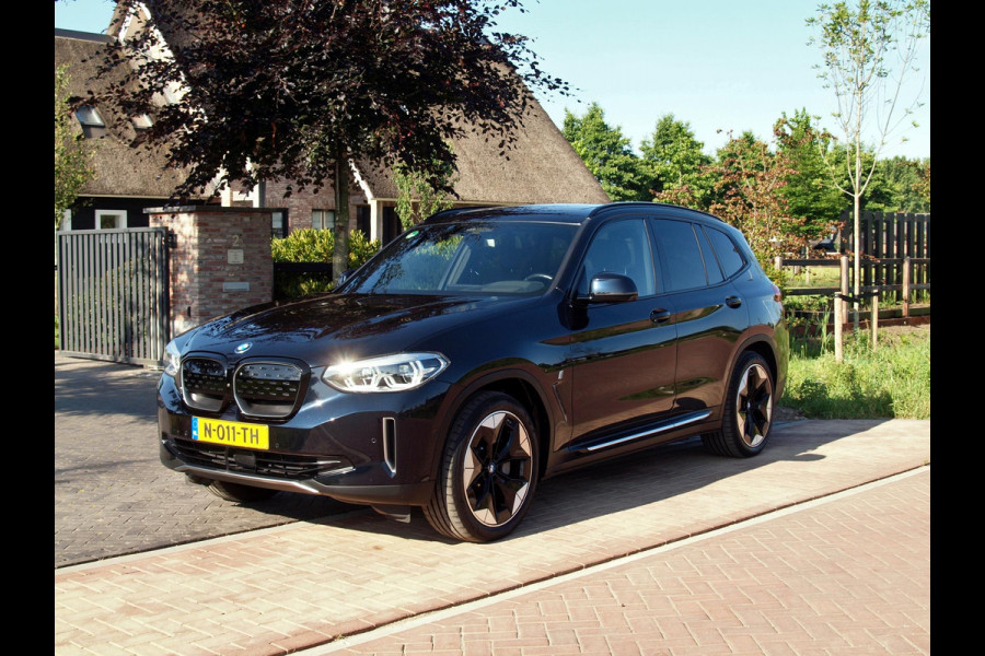 BMW iX3 High Executive 80 kWh | Panoramadak | Apple Carplay | 360 Camera | Harman Kardon | Trekhaak | Cruise Control |