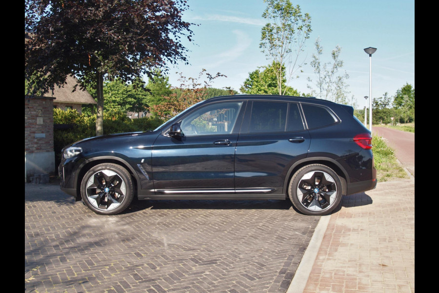 BMW iX3 High Executive 80 kWh | Panoramadak | Apple Carplay | 360 Camera | Harman Kardon | Trekhaak | Cruise Control |