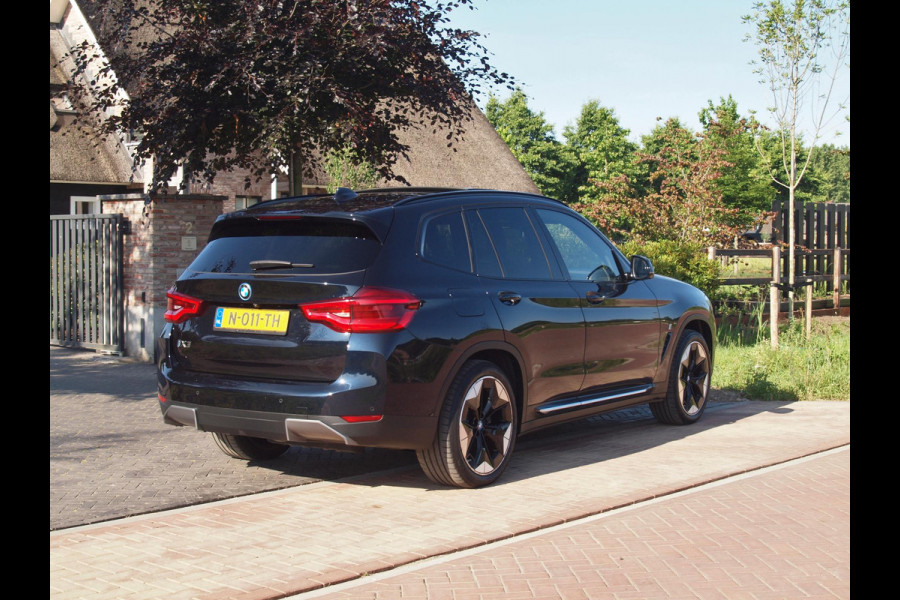 BMW iX3 High Executive 80 kWh | Panoramadak | Apple Carplay | 360 Camera | Harman Kardon | Trekhaak | Cruise Control |