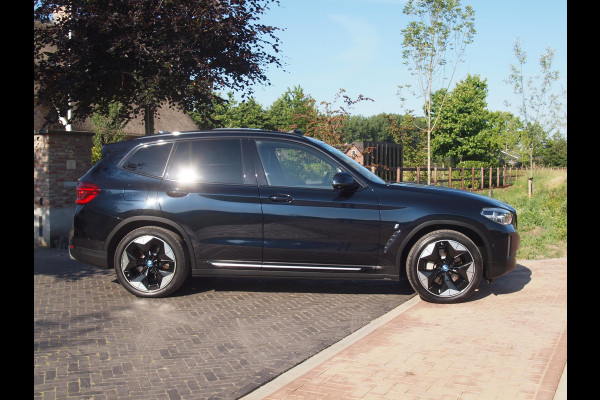 BMW iX3 High Executive 80 kWh | Panoramadak | Apple Carplay | 360 Camera | Harman Kardon | Trekhaak | Cruise Control |