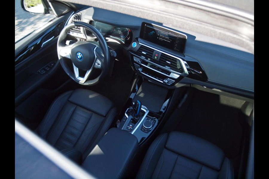 BMW iX3 High Executive 80 kWh | Panoramadak | Apple Carplay | 360 Camera | Harman Kardon | Trekhaak | Cruise Control |