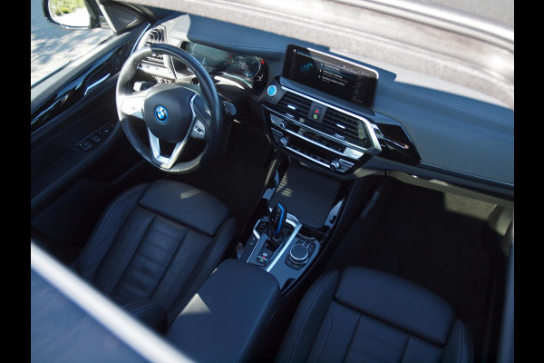 BMW iX3 High Executive 80 kWh | Panoramadak | Apple Carplay | 360 Camera | Harman Kardon | Trekhaak | Cruise Control |