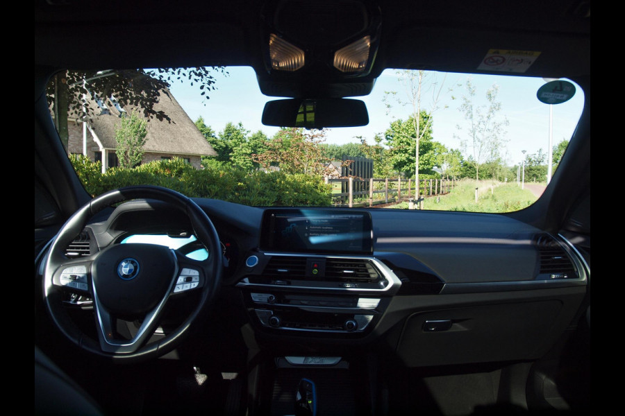 BMW iX3 High Executive 80 kWh | Panoramadak | Apple Carplay | 360 Camera | Harman Kardon | Trekhaak | Cruise Control |