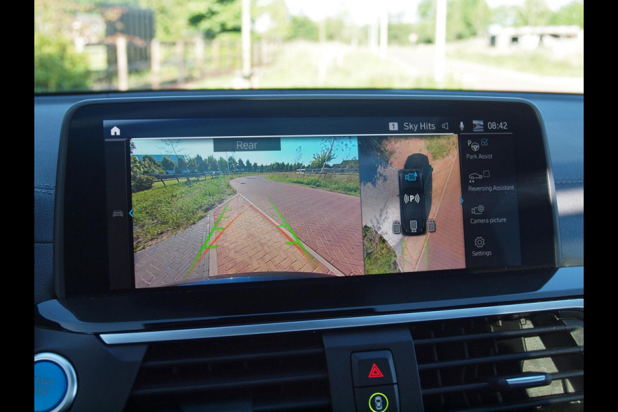 BMW iX3 High Executive 80 kWh | Panoramadak | Apple Carplay | 360 Camera | Harman Kardon | Trekhaak | Cruise Control |