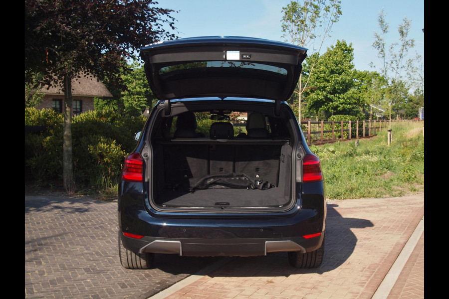 BMW iX3 High Executive 80 kWh | Panoramadak | Apple Carplay | 360 Camera | Harman Kardon | Trekhaak | Cruise Control |