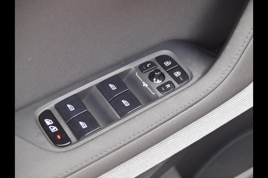 Polestar 2 Long Range Dual Motor Launch Edition 78kWh | 360 Camera | Apple Carplay | Cruise Control | Glazen dak |
