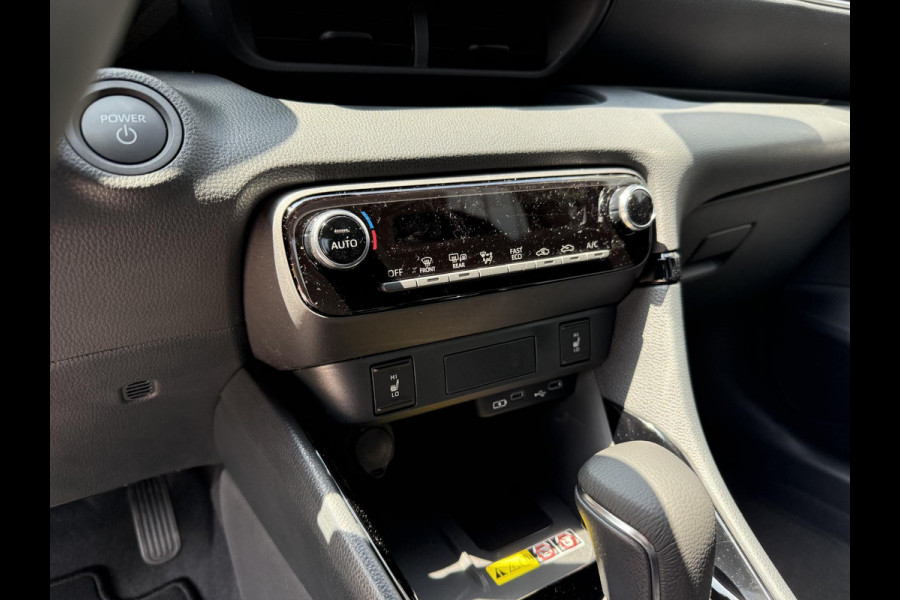 Toyota Yaris 1.5 Hybrid Dynamic Luxury | Stuur & stoel verwarming | Draadloos laden | Adaptieve Cruise Control |