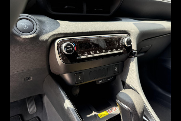 Toyota Yaris 1.5 Hybrid Dynamic Luxury | Stuur & stoel verwarming | Draadloos laden | Adaptieve Cruise Control |