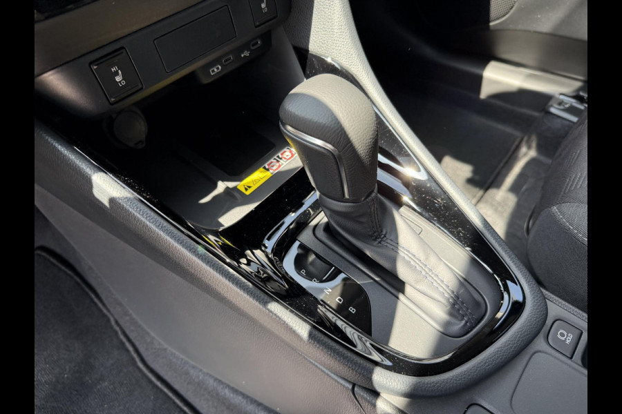 Toyota Yaris 1.5 Hybrid Dynamic Luxury | Stuur & stoel verwarming | Draadloos laden | Adaptieve Cruise Control |