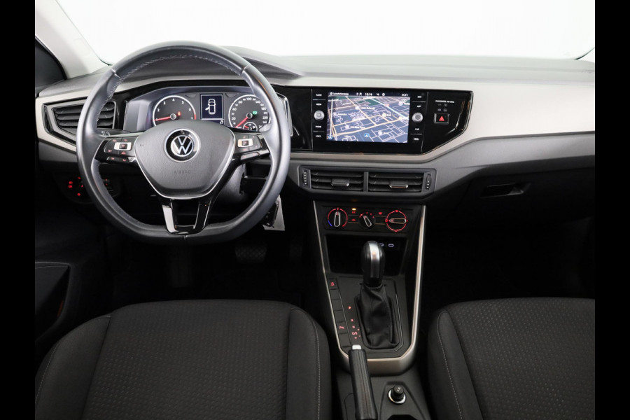 Volkswagen Polo 1.0 TSI R-Line Edition 95 PK DSG (Automaat) | Parkeersensoren voor en achter | Navigatie | Inklapbare spiegels |