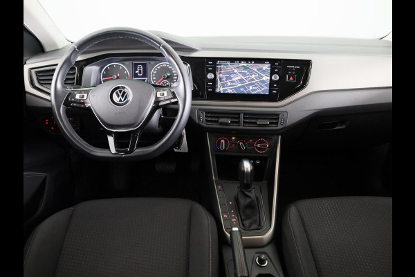 Volkswagen Polo 1.0 TSI R-Line Edition 95 PK DSG (Automaat) | Parkeersensoren voor en achter | Navigatie | Inklapbare spiegels |