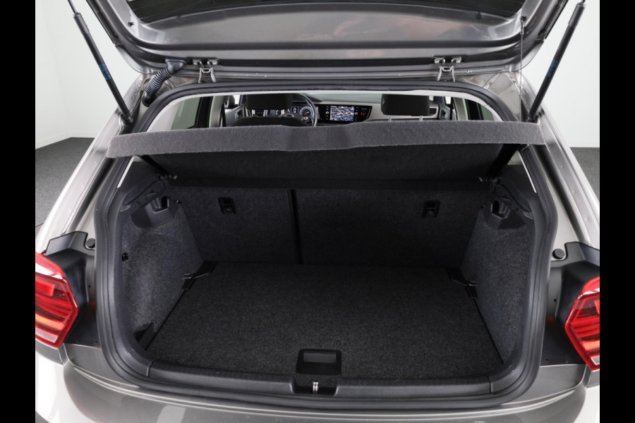 Volkswagen Polo 1.0 TSI R-Line Edition 95 PK DSG (Automaat) | Parkeersensoren voor en achter | Navigatie | Inklapbare spiegels |