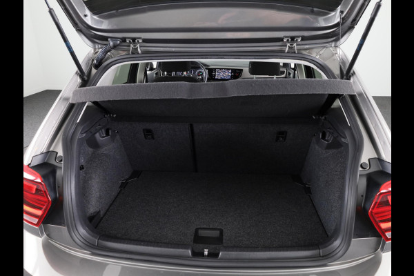 Volkswagen Polo 1.0 TSI R-Line Edition 95 PK DSG (Automaat) | Parkeersensoren voor en achter | Navigatie | Inklapbare spiegels |