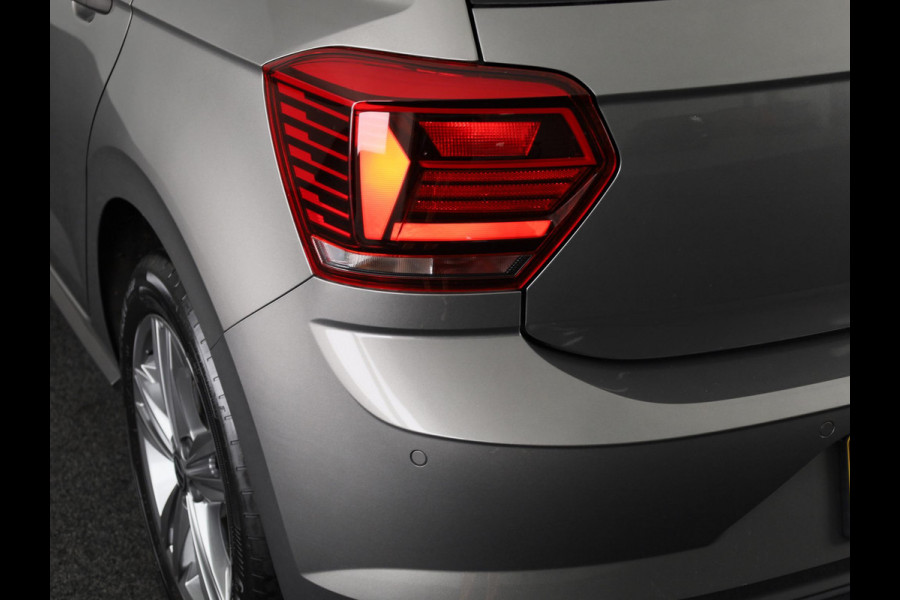 Volkswagen Polo 1.0 TSI R-Line Edition 95 PK DSG (Automaat) | Parkeersensoren voor en achter | Navigatie | Inklapbare spiegels |