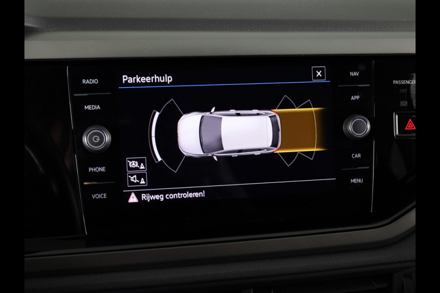Volkswagen Polo 1.0 TSI R-Line Edition 95 PK DSG (Automaat) | Parkeersensoren voor en achter | Navigatie | Inklapbare spiegels |