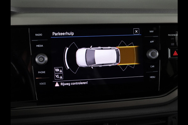 Volkswagen Polo 1.0 TSI R-Line Edition 95 PK DSG (Automaat) | Parkeersensoren voor en achter | Navigatie | Inklapbare spiegels |